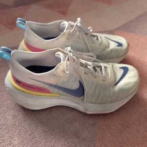 Nike Invincible Run 3 Sneakers